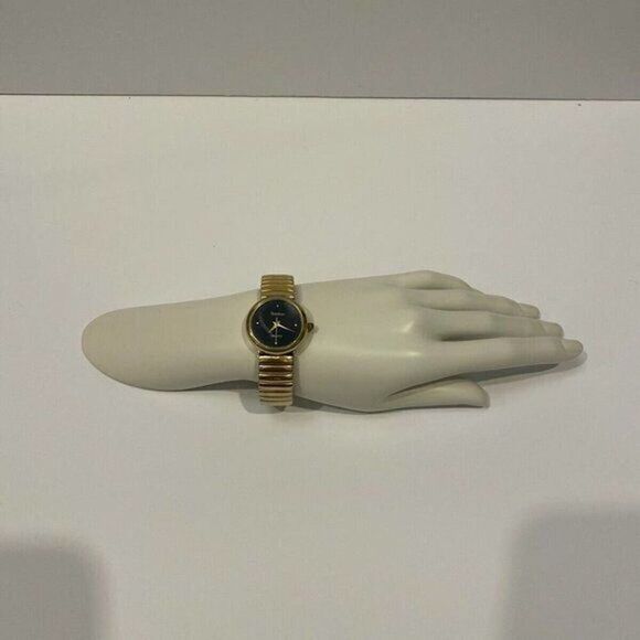 Beautiful Vintage Armitron Gold Tone Black Face Ladies 🔥🔥 - Picture 4 of 9